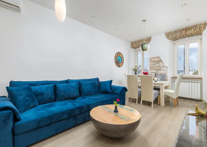 Augusto - Sea View 풀라